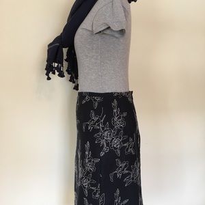 Ann Taylor Skirts - Ann Taylor Embroidered Pencil skirt Ann Taylor Skirts - Ann Taylor Embroidered Pencil skirt